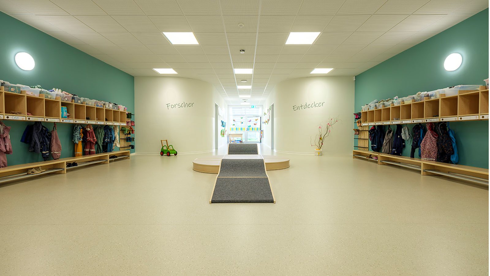 Garderobe trifft Spielspaß